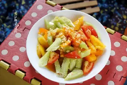 Garlic cucumber tomatoes