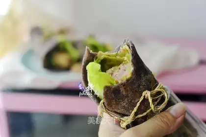 The groceries produce fish intestinal burrito