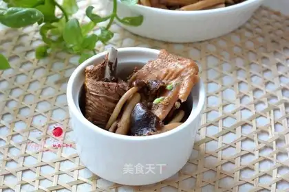 A hen stew of mushrooms