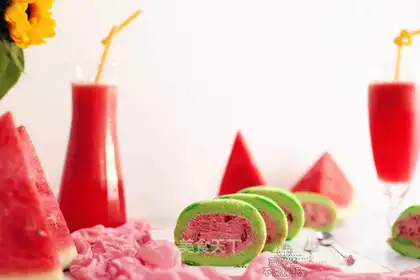 Watermelon cake rolls
