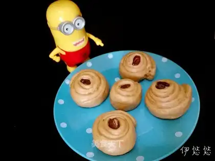 Red sugar date rolls