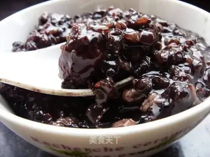 Blood glutinous black rice and red bean porridge
