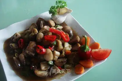 Oyster sauce, fresh shellfish and straw mushrooms