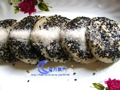 Sesame glutinous rice cake