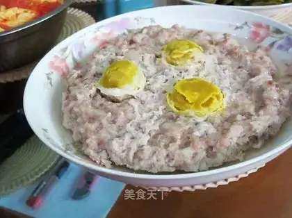 Steamed patty with salted egg
