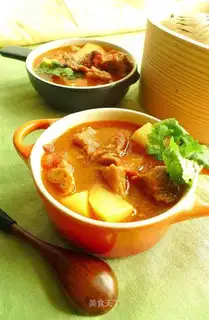 Stewed beef brisket with tomato and potato