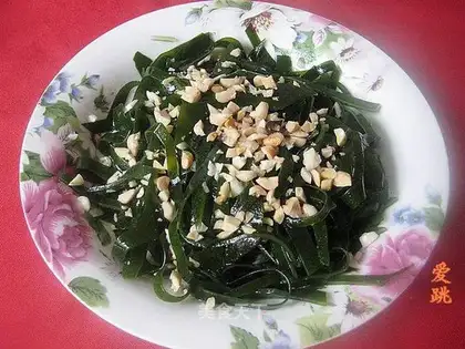 Garlic seaweed shredded