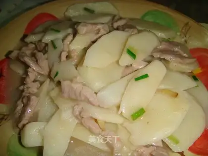 Fried pork slices with yam