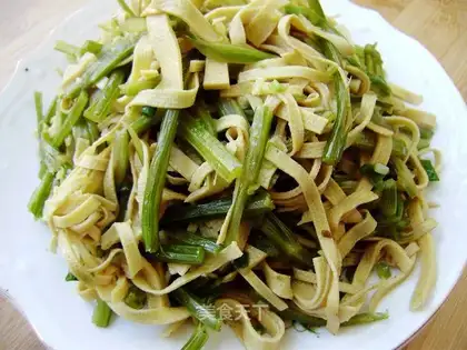stir-fried celery with bean skin