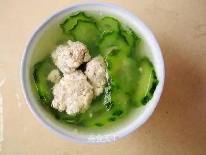 Meatballs rolled loofah soup