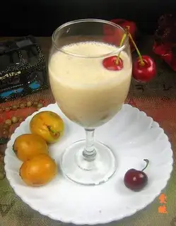Loquat milkshake