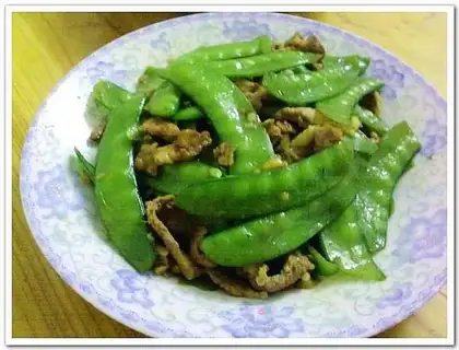stir-fried pork with lotus beans