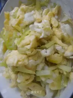 Scrambled eggs with leek