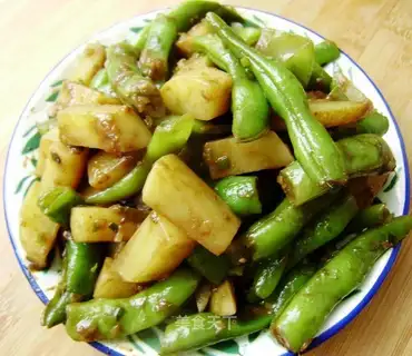 Braised potato chips in soy sauce
