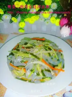 Seaweed jelly mixed with golden needle