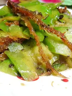 stir-fried balsam pear with soy sauce dace