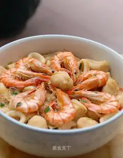 Oyster sauce is fresh in one pot