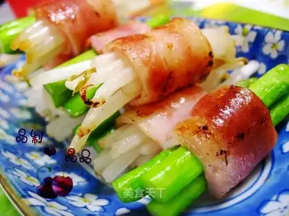 Bacon seasonal vegetable rolls