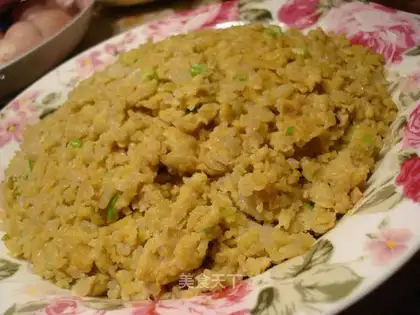 Scrambled eggs with mashed potatoes
