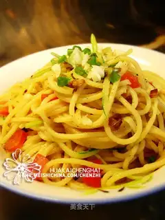 Spaghetti flavored with onion oil