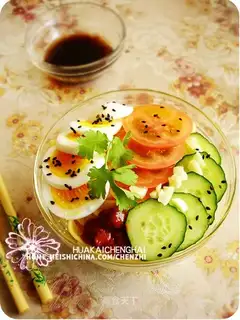 Cold noodles mixed with seasonal vegetables