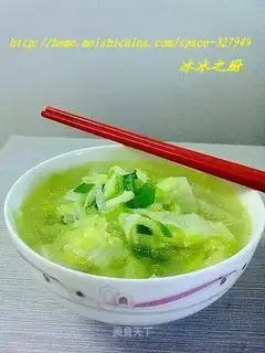 Chicken soup with cabbage