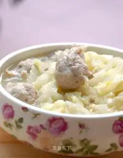 Pork tripe pill and cabbage soup
