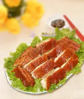 Guangdong-style crispy roast pork