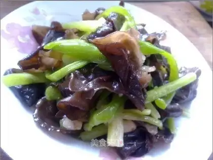 stir-fried black fungus with celery