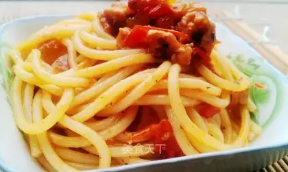 Spaghetti with minced pork in tomato sauce