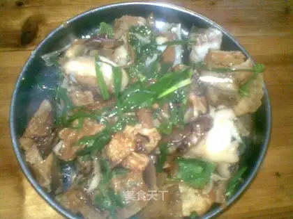 Stewed fried fish with tofu bamboo
