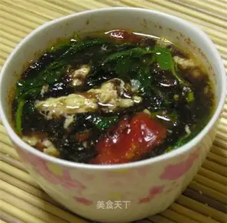Tomato and seaweed egg soup
