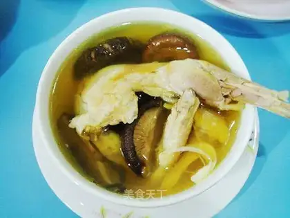 Stewed chicken with stone ginseng