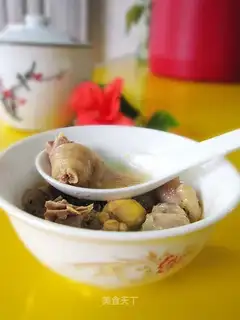 Stewed chicken with Tianqi
