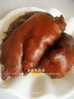 Stewed pig's trotters