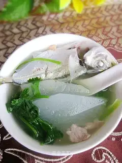 Black gourd soup with green pomfret