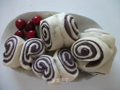 Purple rice flour rolls