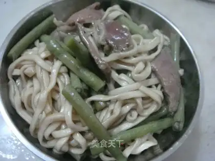 Doujiao braised noodles