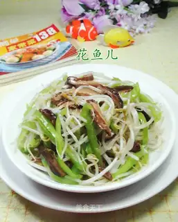 Spoon peppers, green bean sprouts