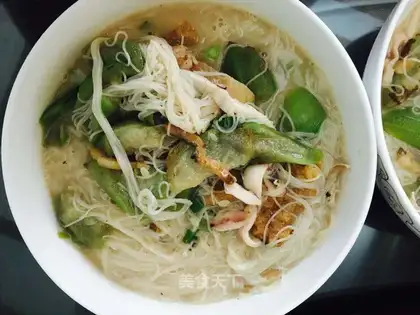 The melon seafood noodles