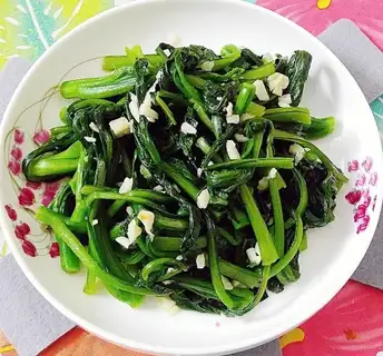 Garlic snacks