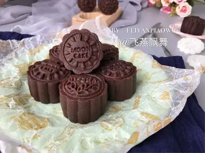 Chocolate cheese coconut mooncake