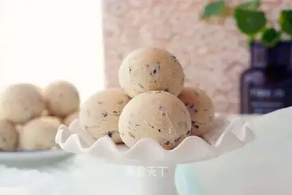 Sesame pine potatoes