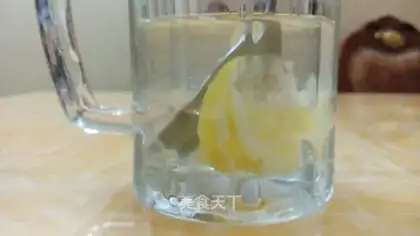 Honey lemonade