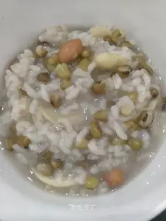 Green Bean Lily peanut porridge