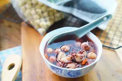 Lotus, black rice soup
