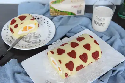 Heart-colored mango cake rolls