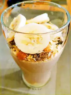 Vanilla ice cream banana shake