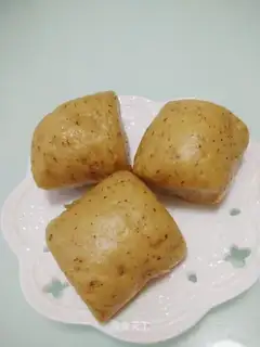Red sugar date buns