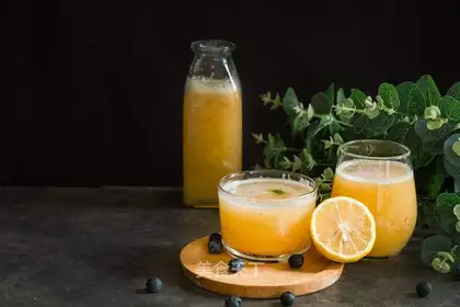 Sour, sweet, sweet, sweet apple juice